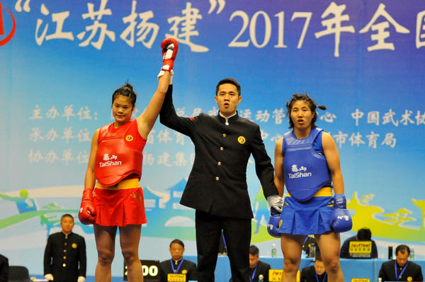 贺晓朵获得女子70公斤级冠军